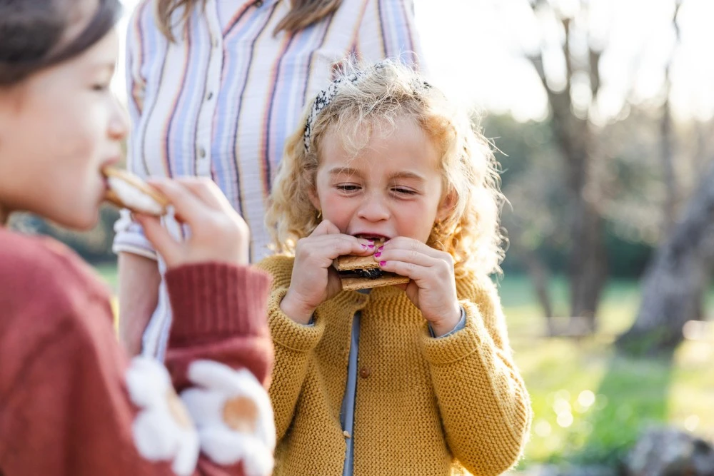 Looking for fun seasonal activities for kids? Have fun all year long with these creative ideas–from winter crafts to solar s’mores!