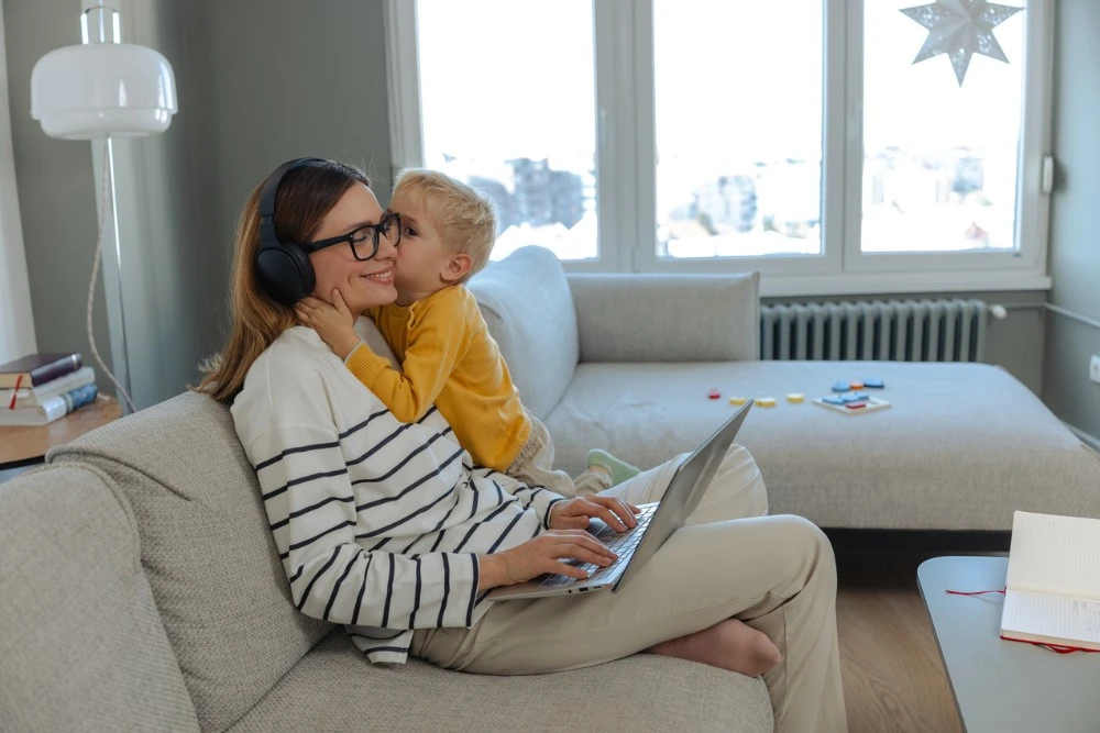 Childcare changes disrupt business. Jovie offers reliable employee back-up care to boost productivity, retention, and employee well-being.