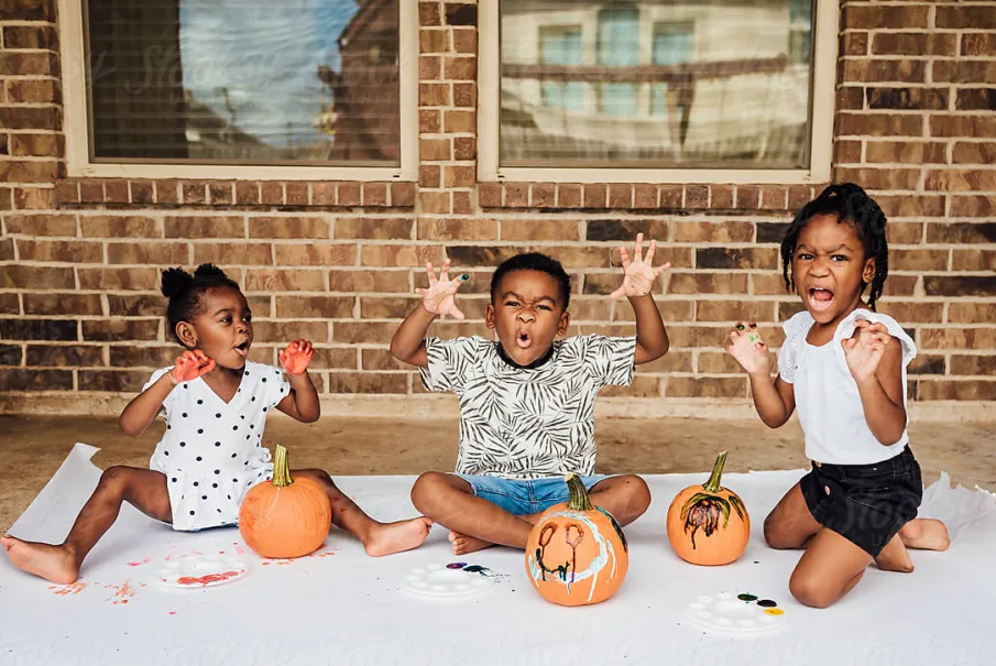 Ensure a safe Halloween in Orlando with our expert guide on costumes, trick-or-treating, and navigating the streets.